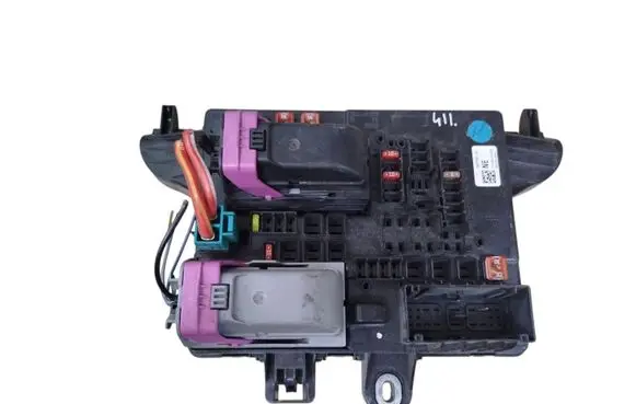 Opel Insignia A Fuse module 13277321