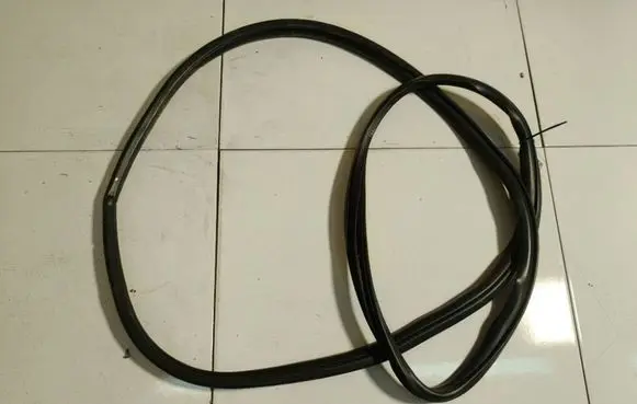 Peugeot 4007 Rubber seal front coupe door 