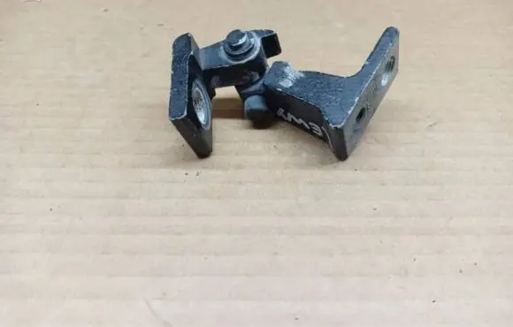 Volkswagen Touran III Front door lower hinge 