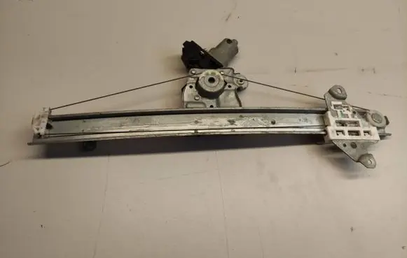 Nissan Leaf II (ZE1) Front door window regulator with motor