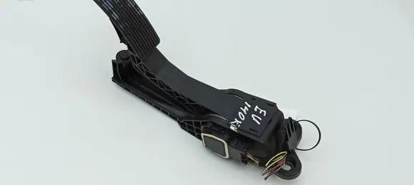 Mercedes-Benz ML W164 Accelerator throttle pedal A1643000104