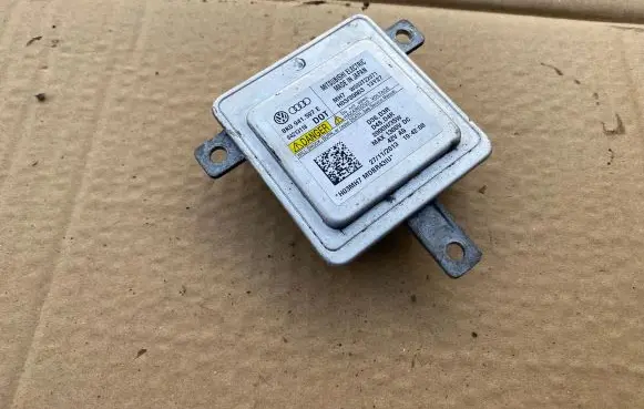 Volkswagen Polo V 6R Headlight ballast module Xenon 8K0941597E 04213118 W003T22071