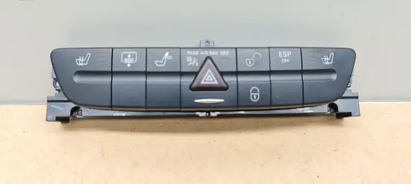 Mercedes-Benz CLS C219 Seat heating switch 2118218758