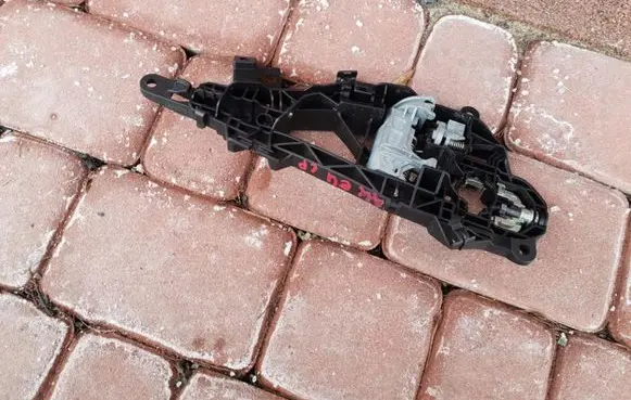 Opel Astra K Front door exterior handle/bracket 13515507