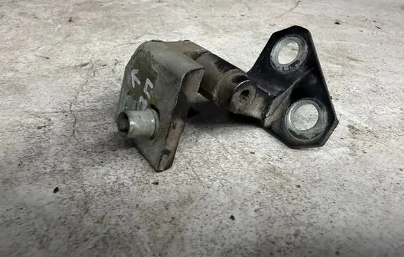 Volkswagen Golf V Rear door upper hinge