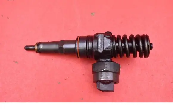 Volkswagen PASSAT B5.5 Fuel injector 038130073J