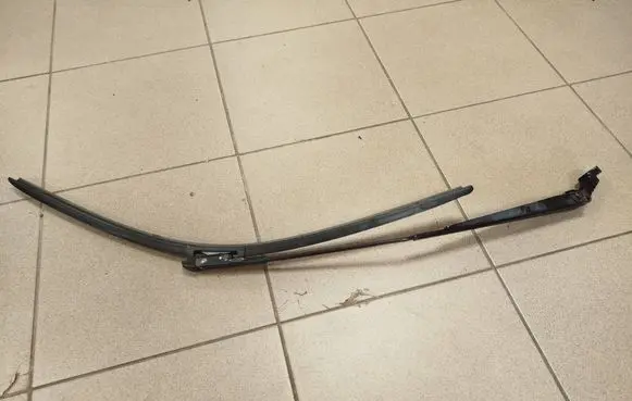 Mercedes-Benz R W251 Front wiper blade arm A2518200740