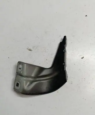Audi Q2 - Fender mounting bracket 81A821135 211804S
