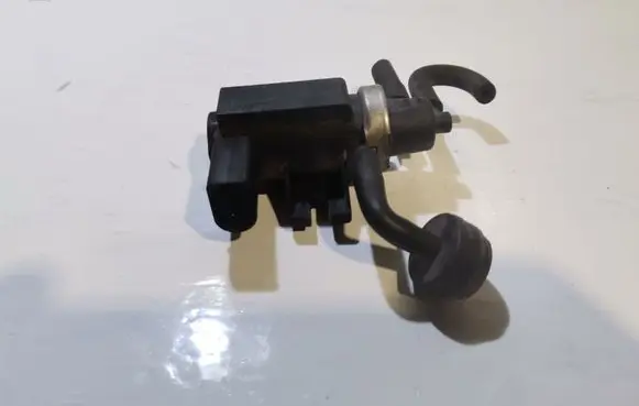 Volkswagen Touareg I Turbo solenoid valve 1J0906627