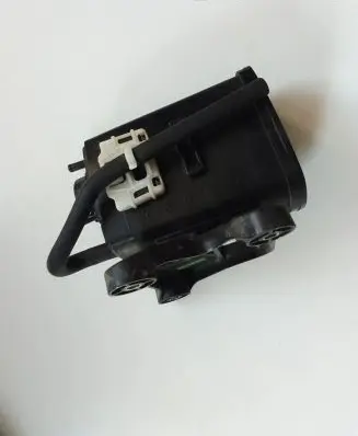 Active carbon filter fuel vapour canister