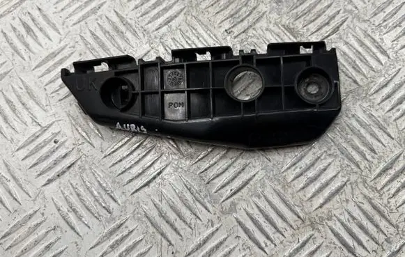 Toyota Auris 150 Front bumper mounting bracket 5253502040