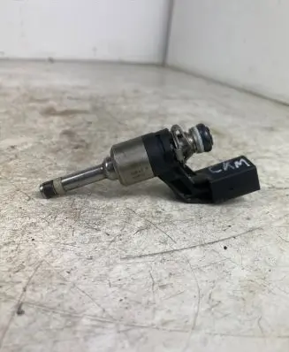 Volkswagen PASSAT B7 Fuel injector 03C906036K
