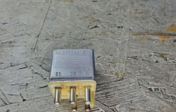 Mercedes-Benz E W124 Other relay 0015420219