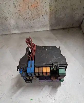 Renault Espace - Grand espace IV Fuse module 240112989R RFEN07S06
