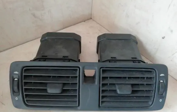 Volvo V50 Dash center air vent grill