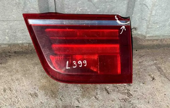 Tailgate rear/tail lights