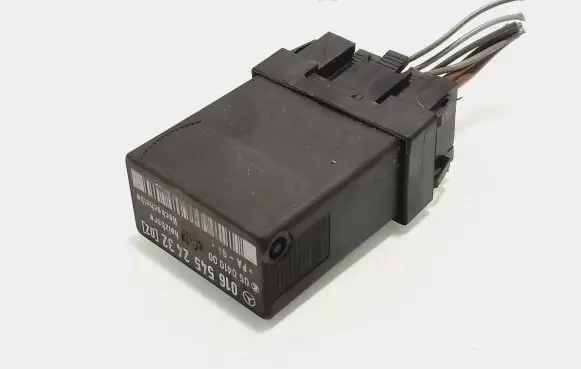 Mercedes-Benz Sprinter W901 W902 W903 W904 Coolant fan relay 0165452432 05041000