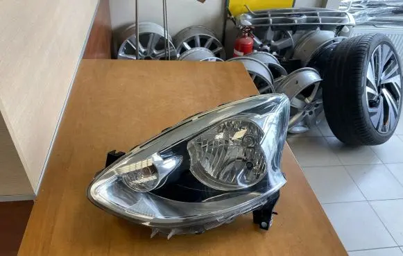 Nissan Micra Headlight/headlamp 100-1802