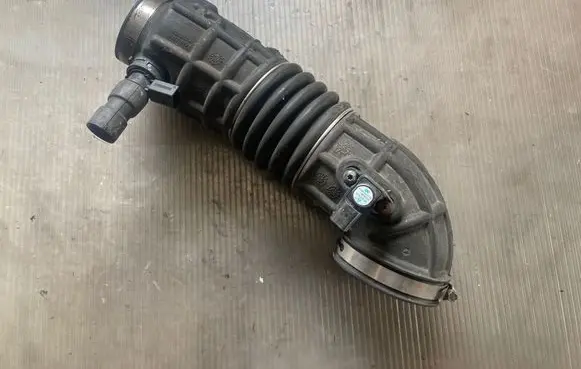 Intercooler hose/pipe