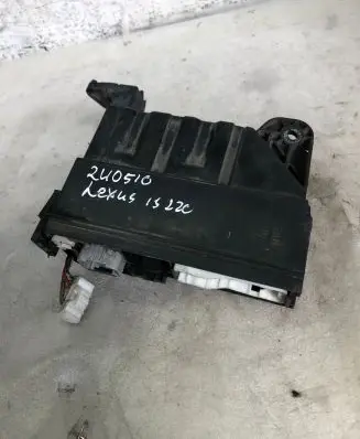 Lexus IS 220D-250-350 Fuse module