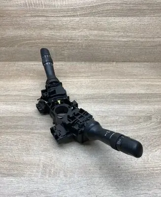 Toyota Avensis T270 Wiper turn signal indicator stalk/switch 0519017F373