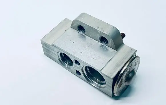Volkswagen Up Air conditioning (A/C) expansion valve 1S0816679