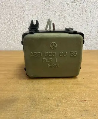 Mercedes-Benz E C207 W207 Central locking vacuum pump A0008000018 F6136 A2218000035