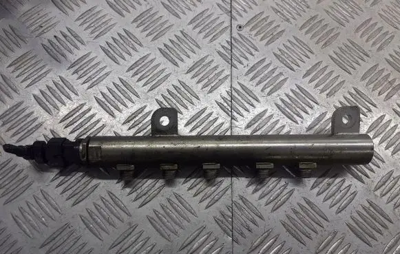 Opel Zafira B Fuel main line pipe 55197370