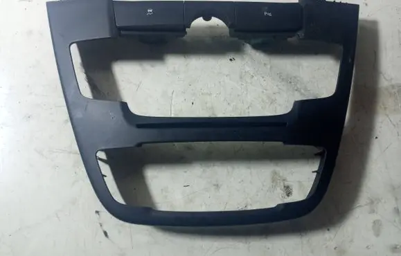 Opel Insignia A Radio/GPS head unit trim 13273253 99900T