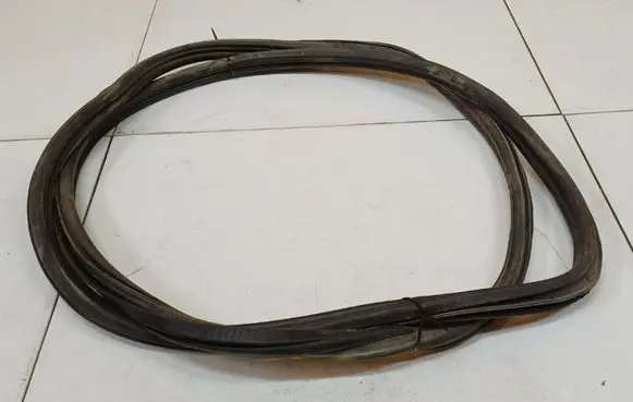 Opel Omega B2 Rubber seal front coupe door 