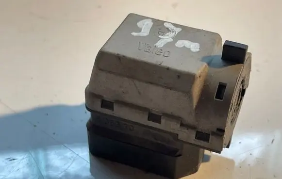 BMW 5 E39 Ignition lock contact 8363706