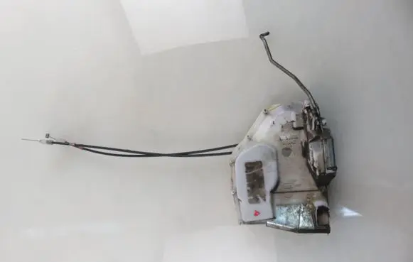 Fiat Sedici Front door lock