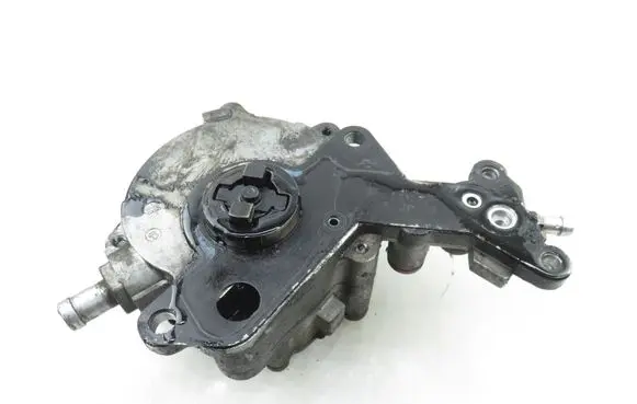 Volkswagen Polo IV 9N3 Vacuum pump 038145209C