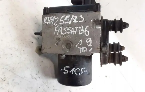 Volkswagen PASSAT B6 ABS Pump 3C0614109C