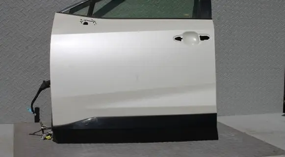 Toyota RAV 4 (XA50) Front door DRZWILEWYPRAV4XA50