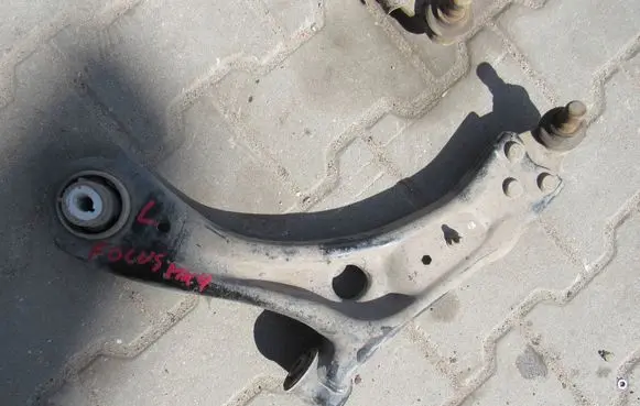Ford Focus Front lower control arm/wishbone