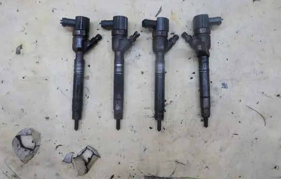 KIA Carens III Fuel injectors set 33800-24800