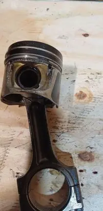 Nissan X-Trail T31 Piston with connecting rod