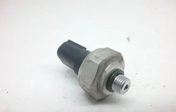 Mercedes-Benz E C207 W207 Air conditioning (A/C) pressure sensor 211000283