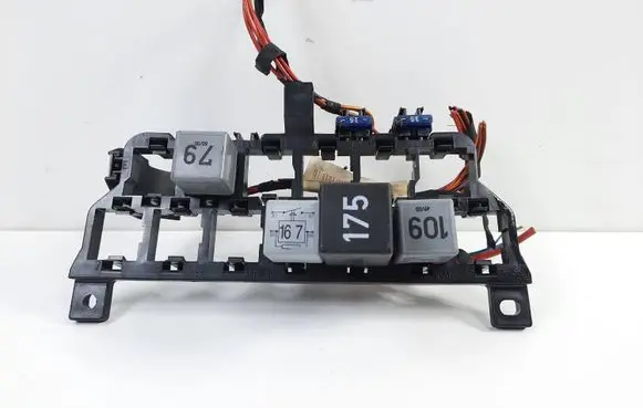 Volkswagen Golf IV Generator/alternator 8D0937 5036