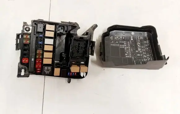 KIA Ceed Fuse box set 91950-3X510