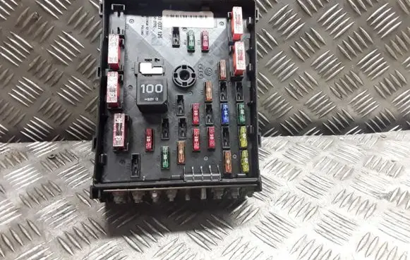 Volkswagen PASSAT B6 Fuse module 3C0937125 63592777