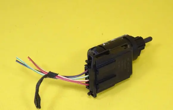 Volkswagen Golf V Brake pedal sensor switch 3B0945511A