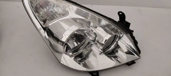 Toyota Corolla Verso E121 Headlight/headlamp LAMPAPRAWAVERSO