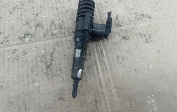 Skoda Superb B6 (3T) Fuel injector 0414720404
