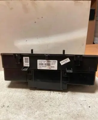 Volkswagen Touran I Speedometer (instrument cluster) 1T0920872F V0011000 VWZ7Z0F7054847