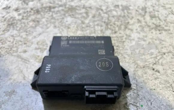 Audi A4 S4 B8 8K Gateway control module 8R0907468E 2841072111300