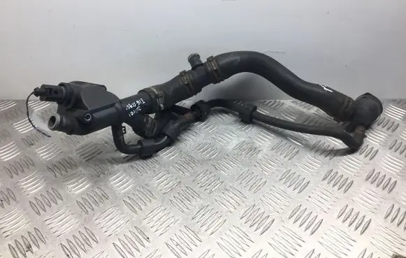 Volkswagen Tiguan Engine coolant pipe/hose 03L121132Q