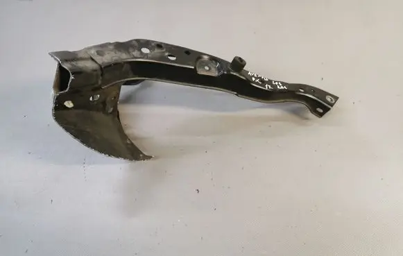 Toyota Avensis T270 Headlight/headlamp mounting bracket 
