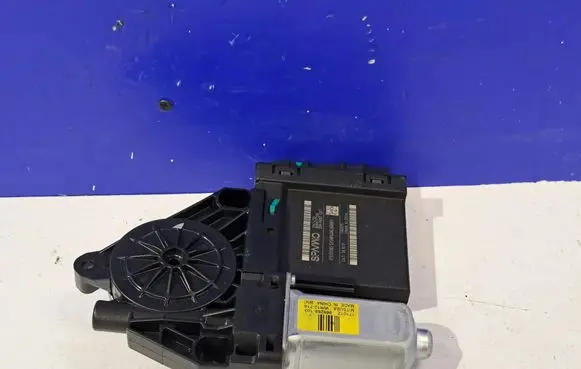 Volvo S90, V90 Front door window regulator motor 31674755